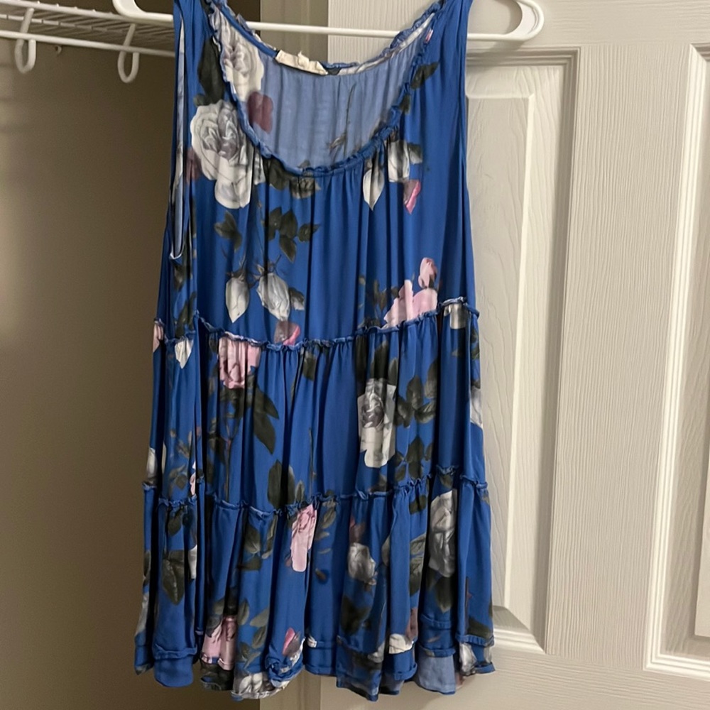 Blue floral top